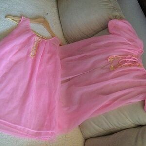 Barbie Core GORGEOUS , 💕 VINTAGE , RETRO , Pink  gown / nighty / robe {size S}